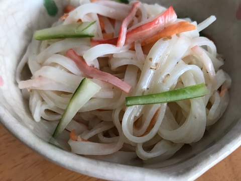 ゴマドレで簡単!ライスヌードルでツルツルサラダ